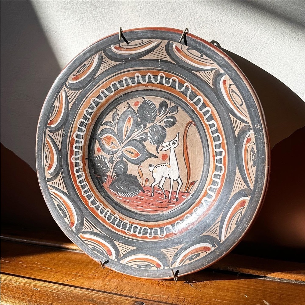✨Vintage Mexican Tonola Burnished and Hand Painted Clay Folk Art Plate✨